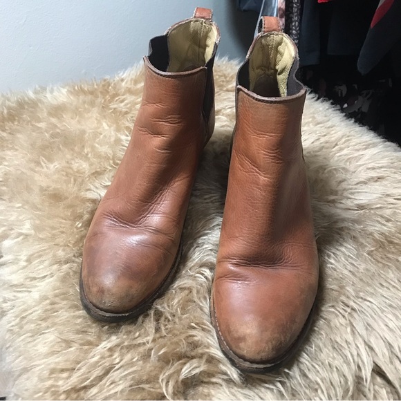 *SOLD* Cinnamon Frye booties - Picture 2 of 4